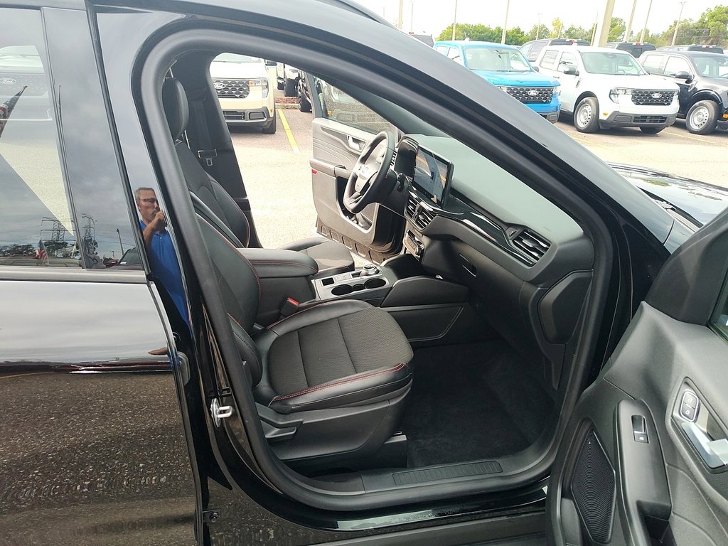 Certified 2023 Ford Escape ST-Line w/ Tech Pack #1 image 27