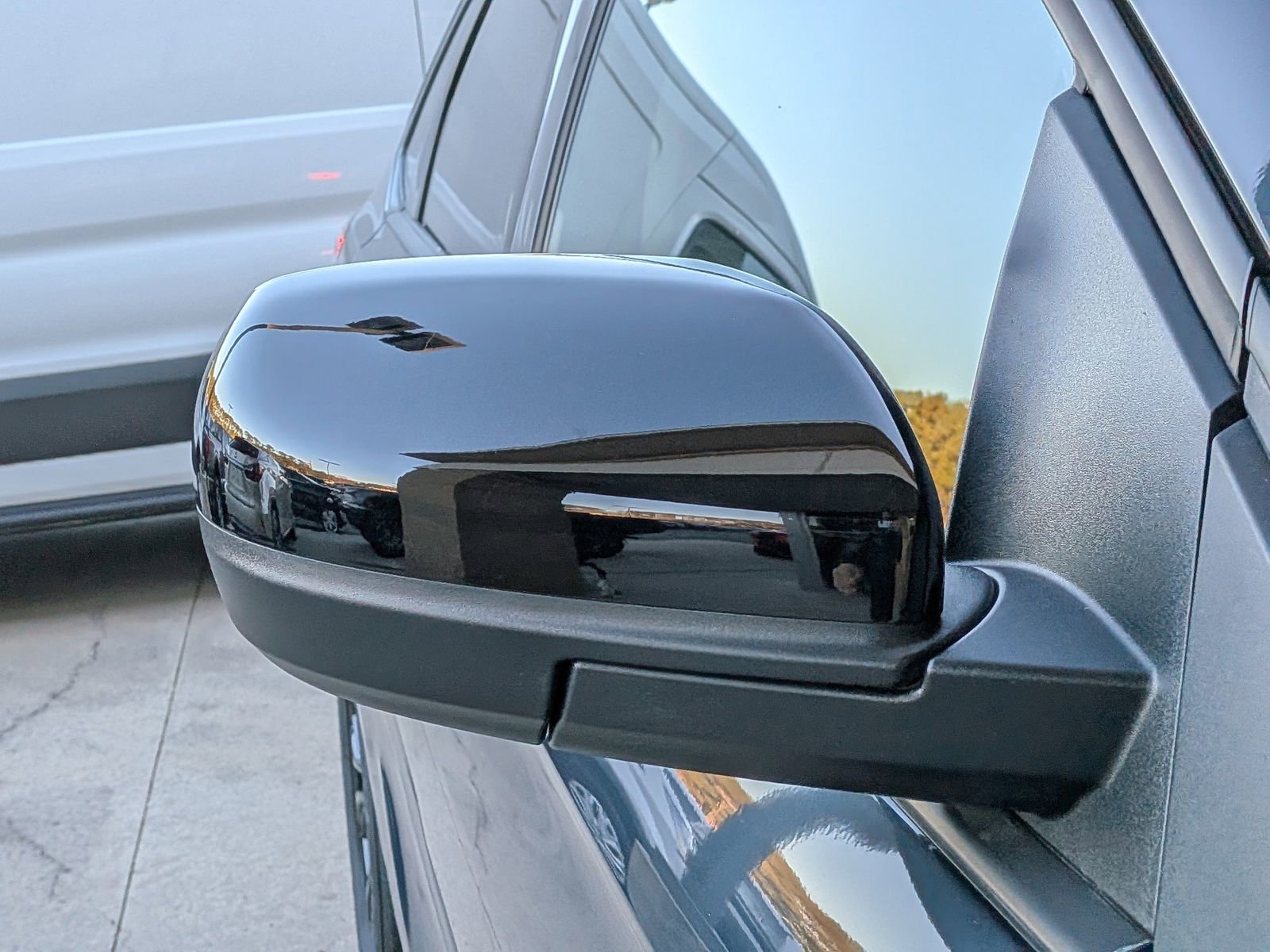 Certified 2024 Ford Edge SE w/ Black Appearance Package image 15