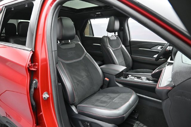 Certified 2025 Ford Explorer ST AWD/4WD image 34