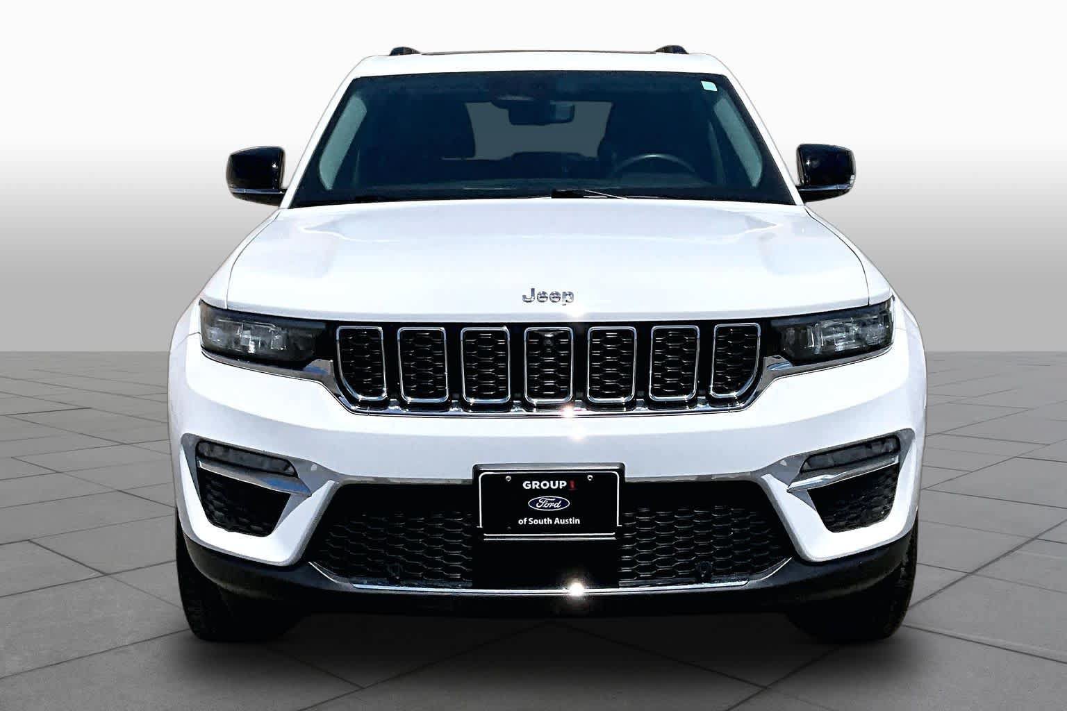 Used 2024 Jeep Grand Cherokee Limited w/ Luxury Tech Group II RWD image 4