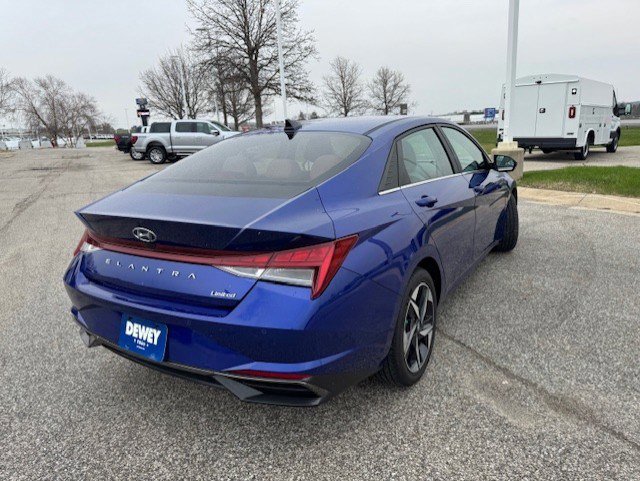 Used 2023 Hyundai Elantra Limited w/ Cargo Package FWD image 5