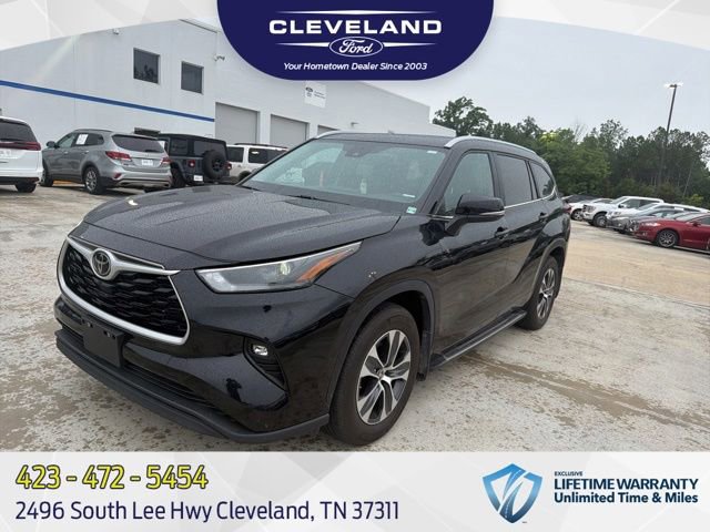Used 2024 Toyota Highlander XLE AWD/4WD image 1