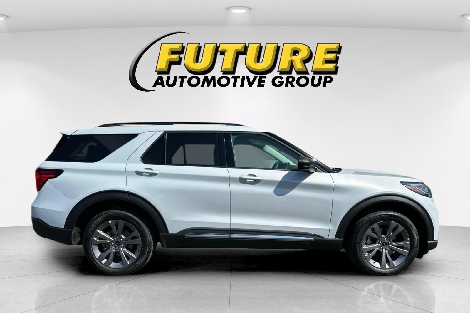 Certified 2025 Ford Explorer Active w/ Active Comfort Package AWD/4WD image 2