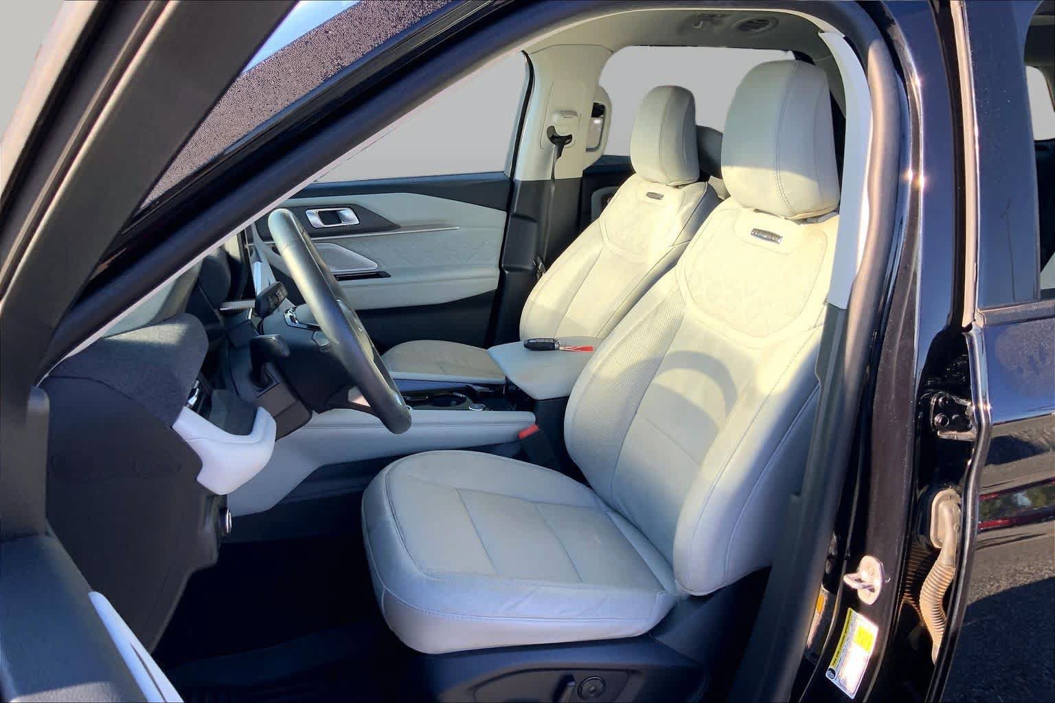 Certified 2025 Ford Explorer Platinum w/ Ultimate Package RWD image 8