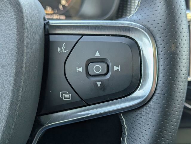 Used 2021 Volvo XC40 T5 R-Design w/ Protection Package Premier image 26