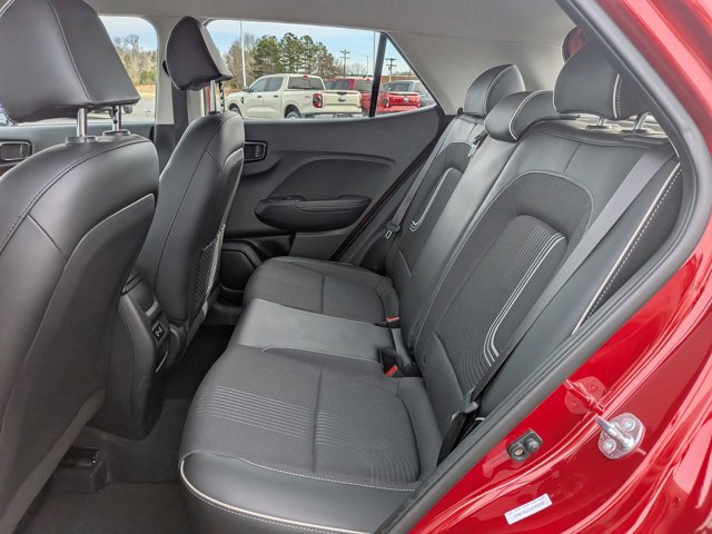 Used 2025 Hyundai Venue Limited FWD image 28