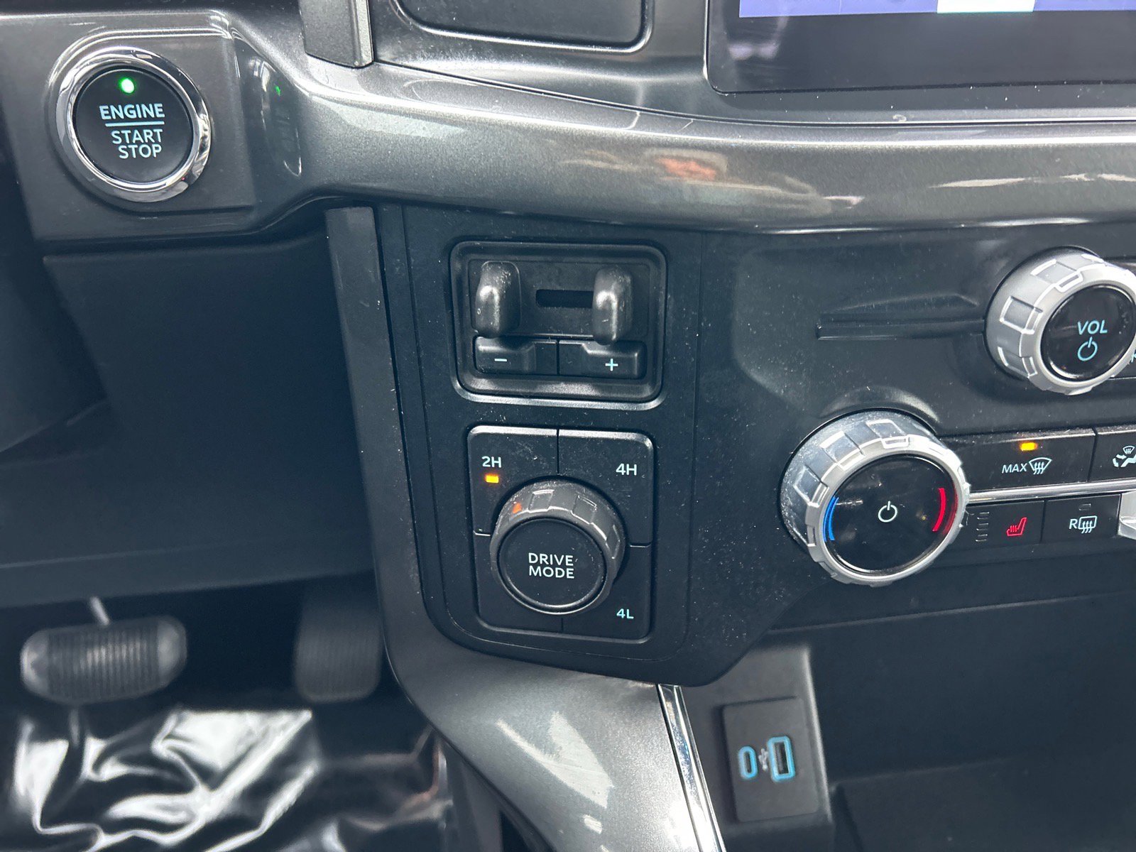 Certified 2023 Ford F150 XLT w/ Equipment Group 302A High image 30