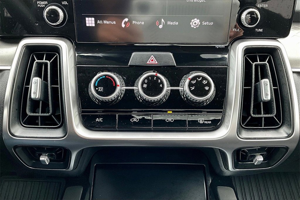 Used 2023 Kia Sorento LX image 32