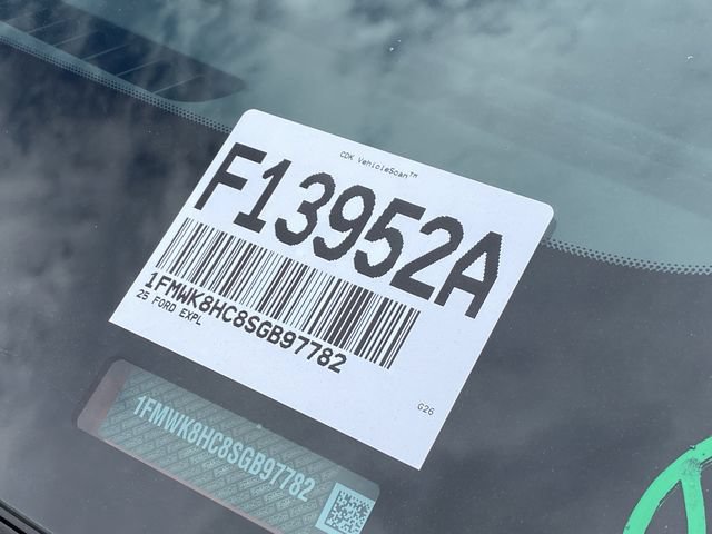 Certified 2025 Ford Explorer Platinum w/ Ultimate Package AWD/4WD image 41