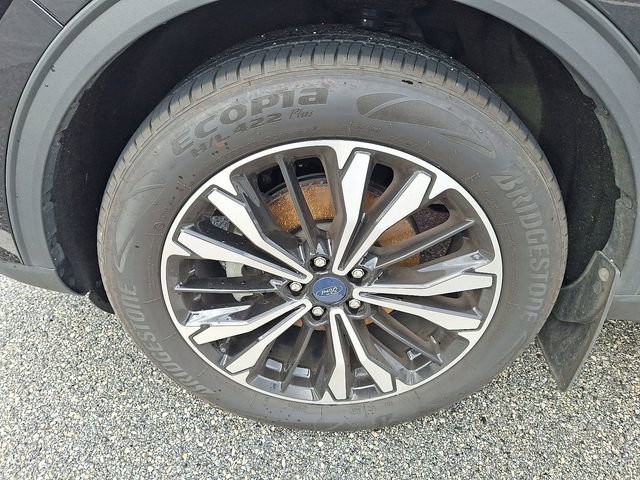 Certified 2022 Ford Escape SE w/ SE Sport Appearance Package image 5