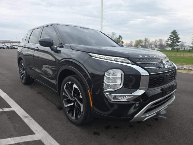 Used 2022 Mitsubishi Outlander SE AWD/4WD image 1