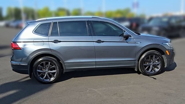 Used 2022 Volkswagen Tiguan SE FWD image 2
