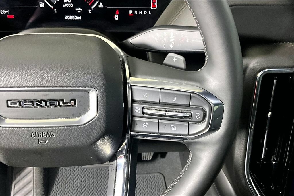 Used 2025 GMC Yukon XL Denali RWD image 15