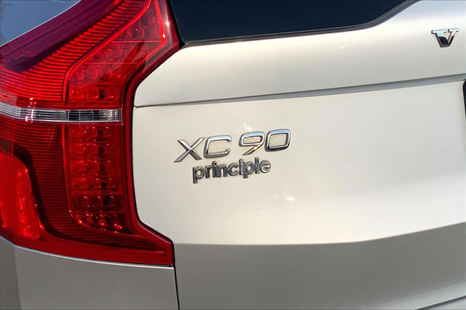 Used 2022 Volvo XC90 T5 Momentum FWD image 10