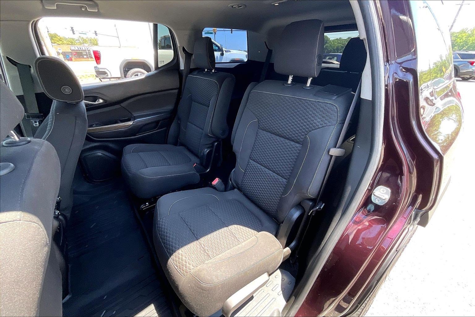 Used 2017 GMC Acadia SLE w/ LPO, Floor Liner Package FWD image 24