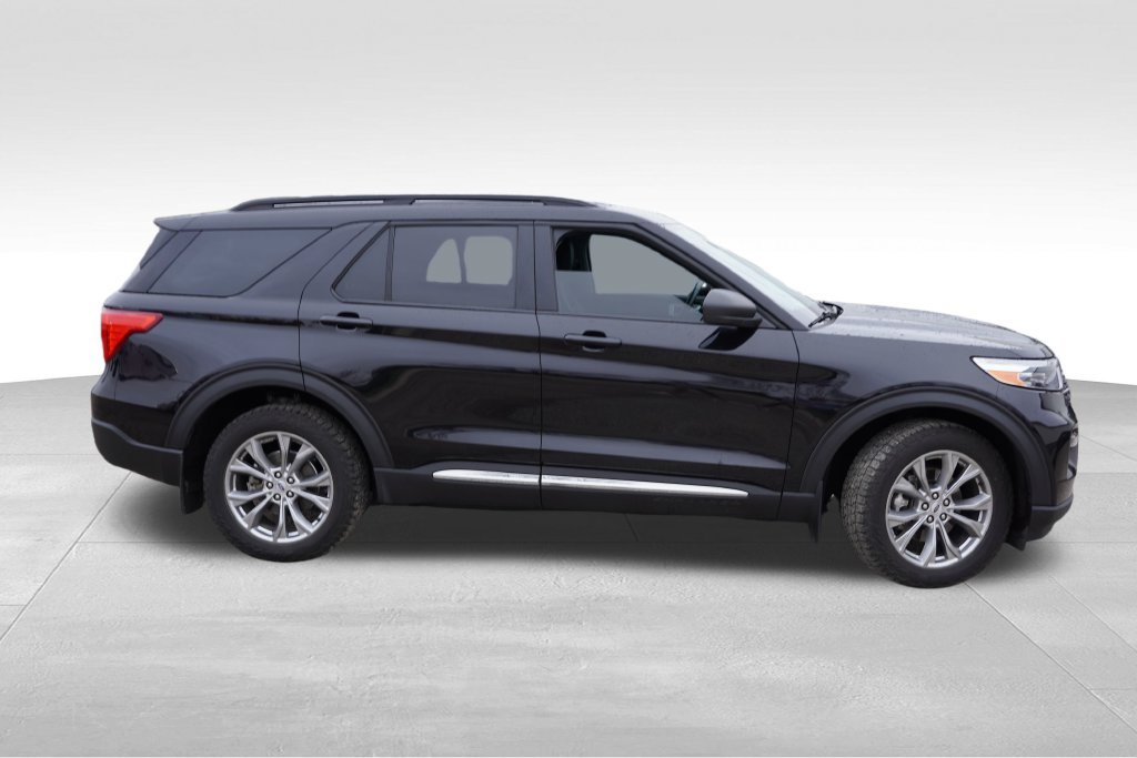 Certified 2022 Ford Explorer XLT w/ Equipment Group 202A AWD/4WD image 4