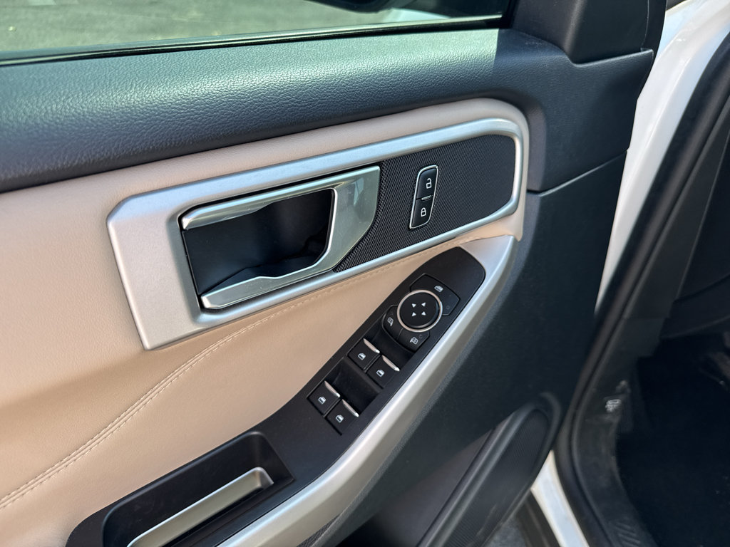 Certified 2024 Ford Explorer XLT RWD image 11