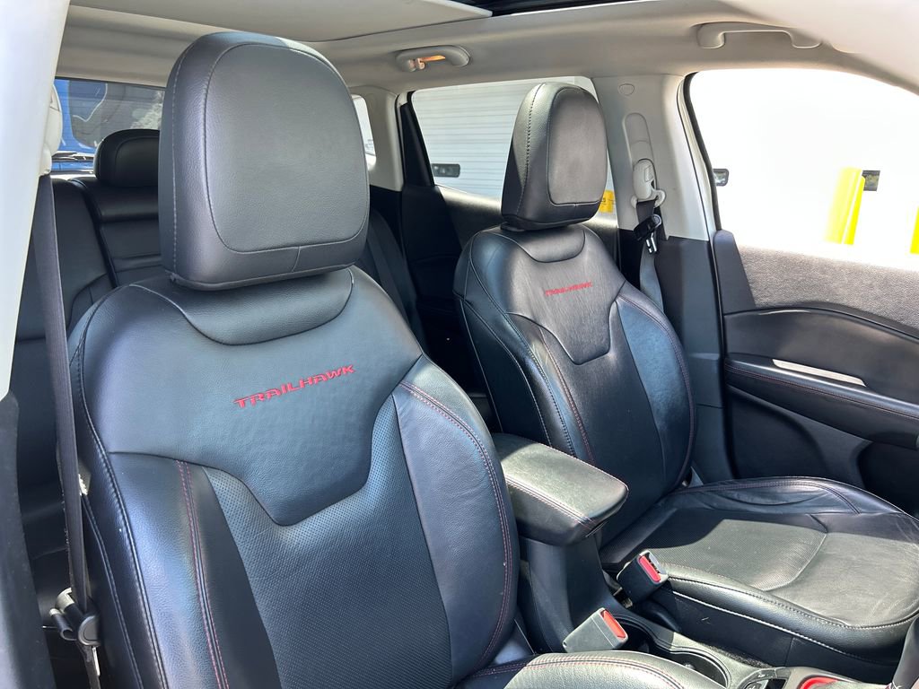Used 2018 Jeep Compass Trailhawk w/ Leather Interior Group AWD/4WD image 15