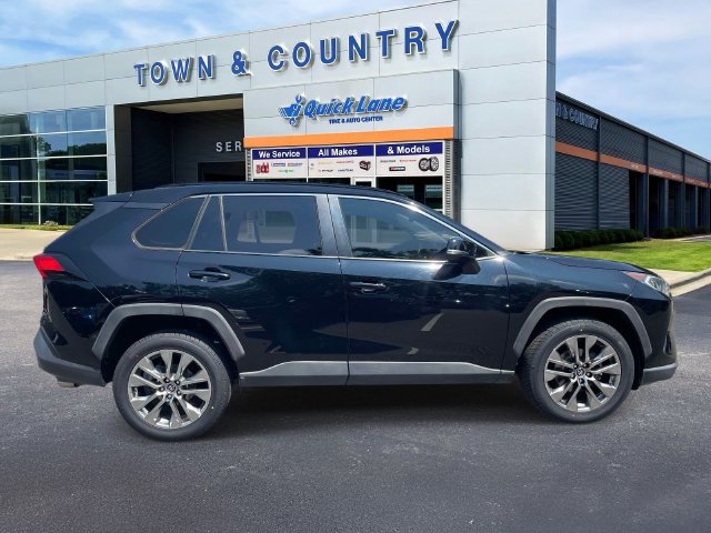 Used 2019 Toyota RAV4 XLE Premium FWD image 3