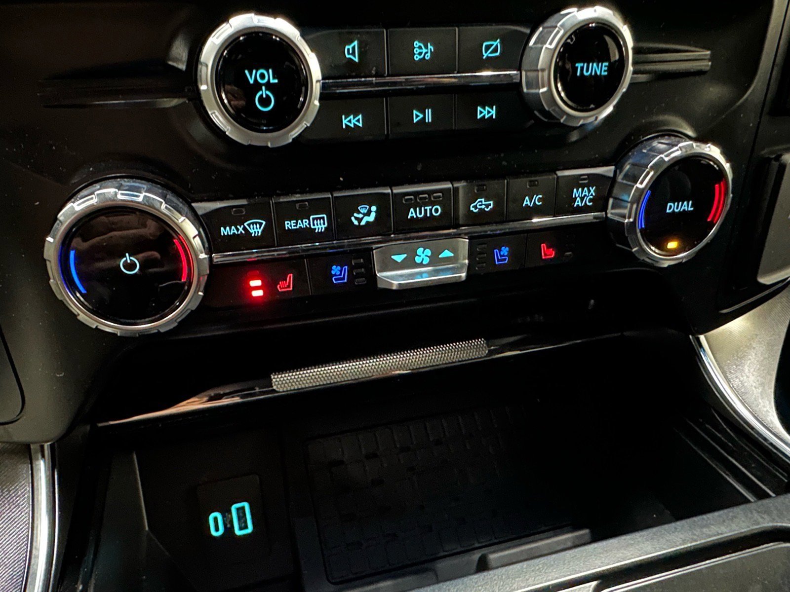 Certified 2023 Ford F150 Platinum w/ Equipment Group 701A High image 46