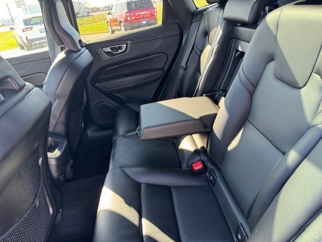 Used 2024 Volvo XC60 B5 Core image 26