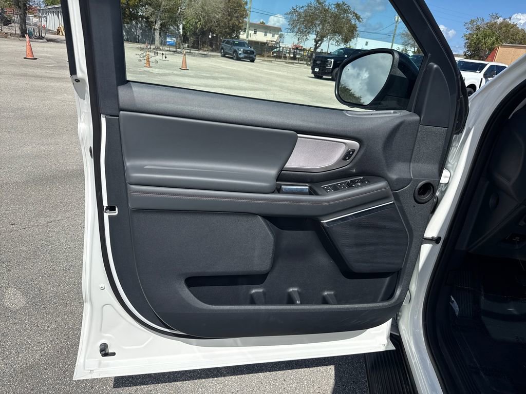 Certified 2025 Ford Expedition Active image 14