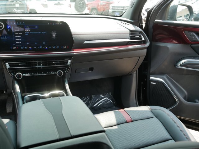 Used 2025 Chevrolet Traverse RS w/ LPO, Floor Liner Package AWD/4WD image 23