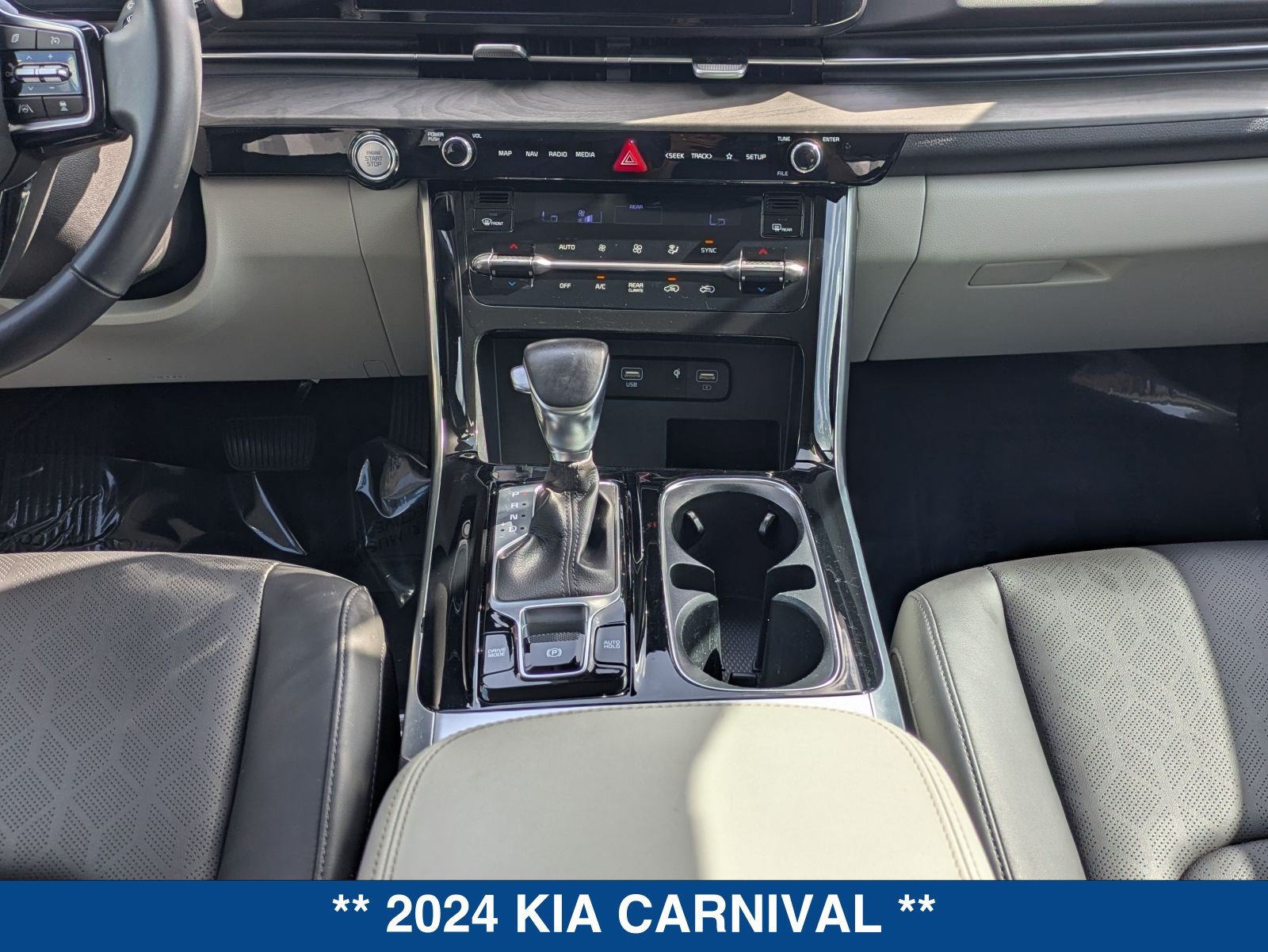 Used 2024 Kia Carnival EX FWD image 21