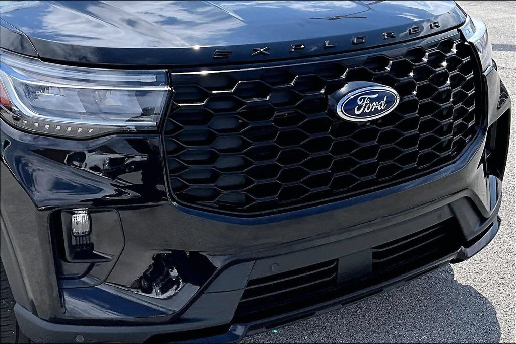 Certified 2025 Ford Explorer ST-Line w/ ST-Line Street Pack AWD/4WD image 30
