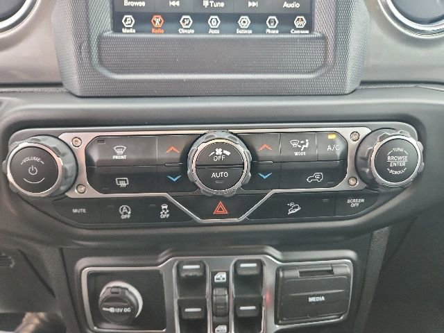 Used 2020 Jeep Wrangler Unlimited Sahara AWD/4WD image 26