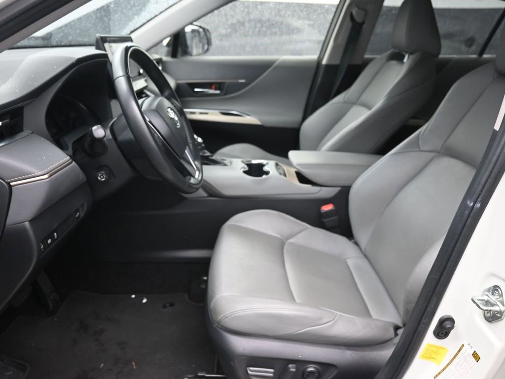 Used 2022 Toyota Venza XLE image 22