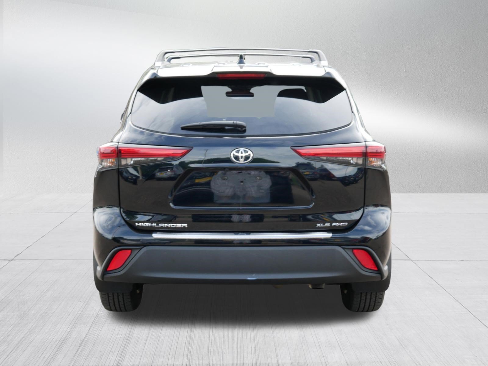 Used 2023 Toyota Highlander XLE AWD/4WD image 6