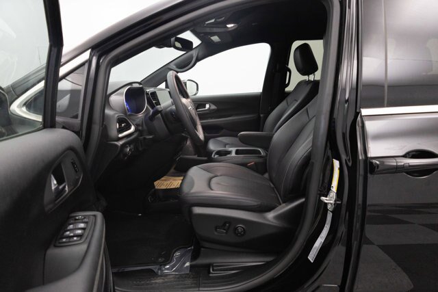 Used 2025 Chrysler Pacifica Select FWD image 22