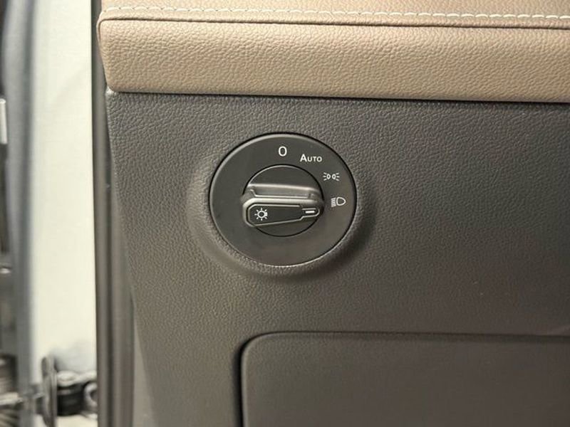 Used 2022 Volkswagen Taos SEL image 15