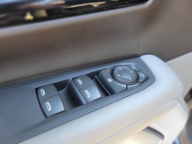 Used 2025 Chevrolet Suburban LS image 16