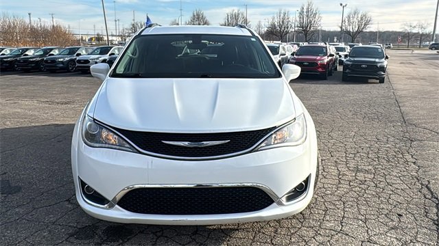 Used 2018 Chrysler Pacifica Touring-L image 9