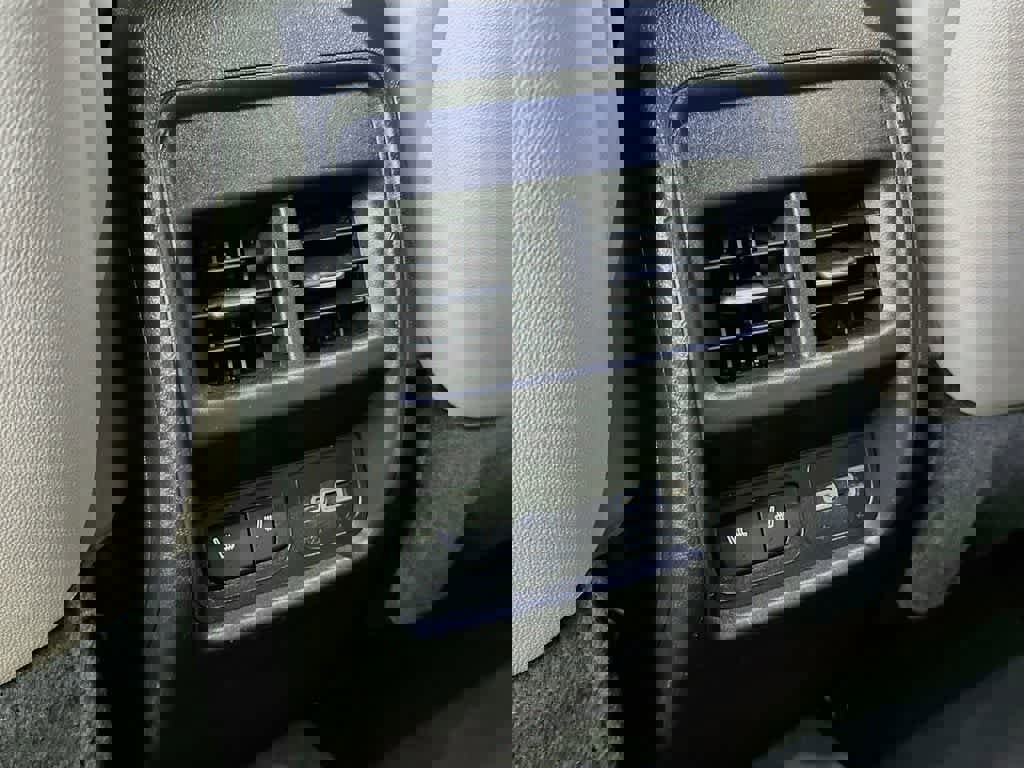 Used 2022 Cadillac XT4 Luxury w/ Cold Weather Package image 16