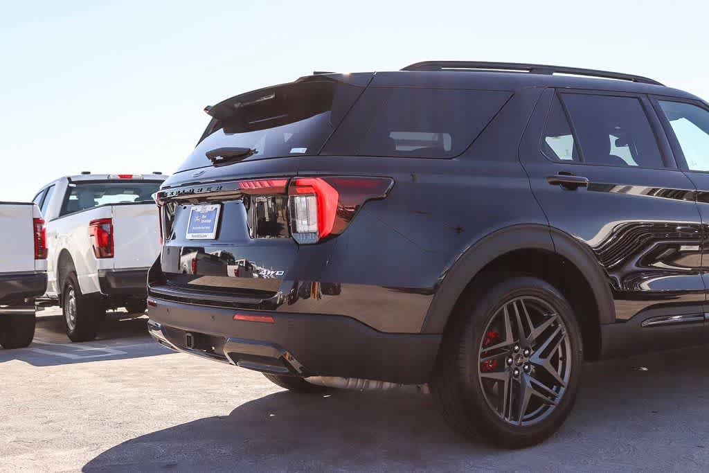 Certified 2025 Ford Explorer ST-Line w/ ST-Line Street Pack AWD/4WD image 9