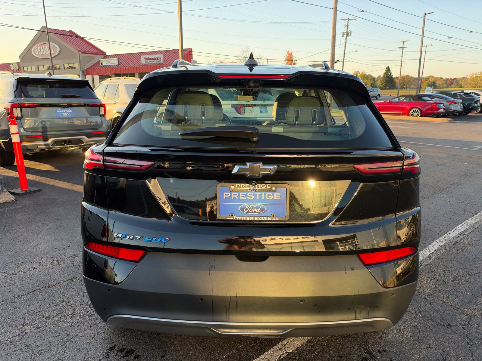 Used 2023 Chevrolet Bolt EUV Premier w/ Sun & Sound Package FWD image 4