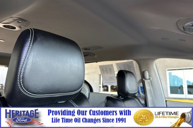 Used 2023 Chrysler Pacifica Touring-L image 18