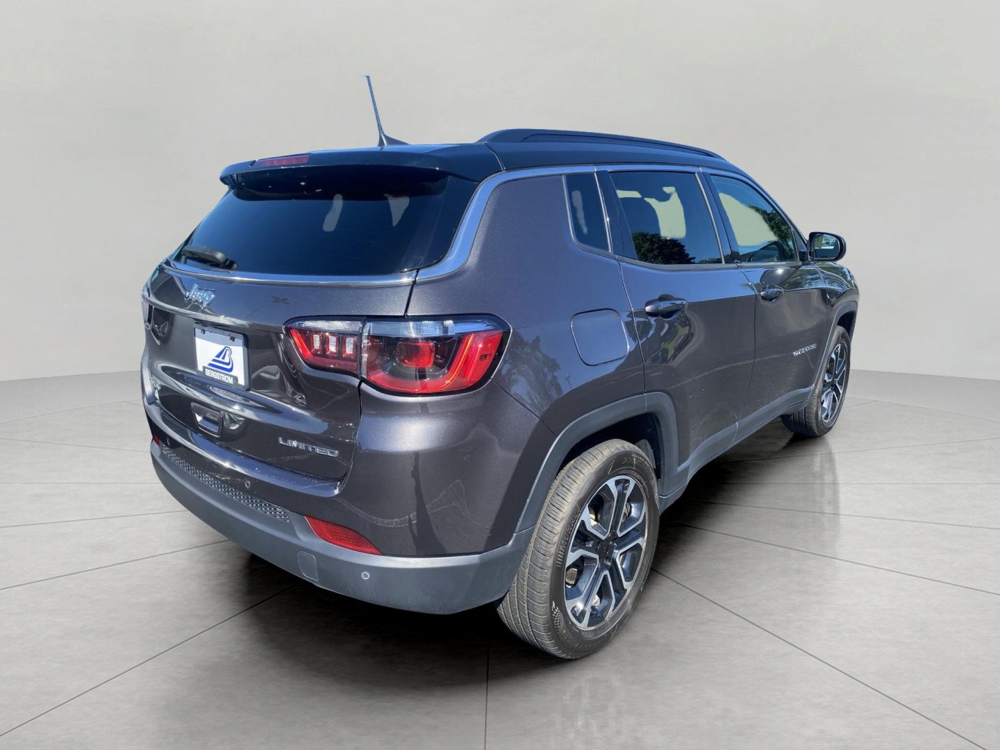 Used 2023 Jeep Compass Limited AWD/4WD image 5