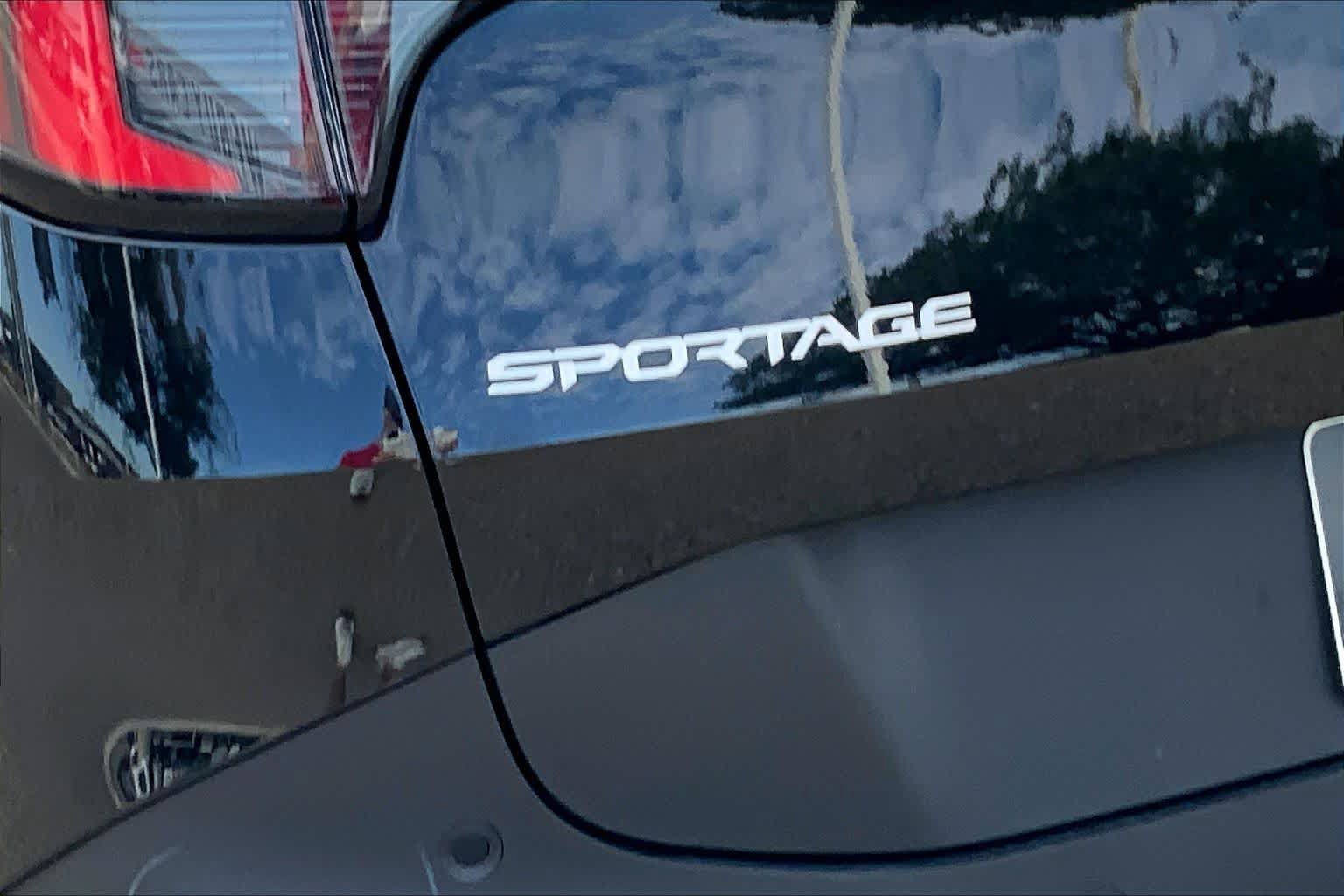 Used 2026 Kia Sportage LX FWD image 9