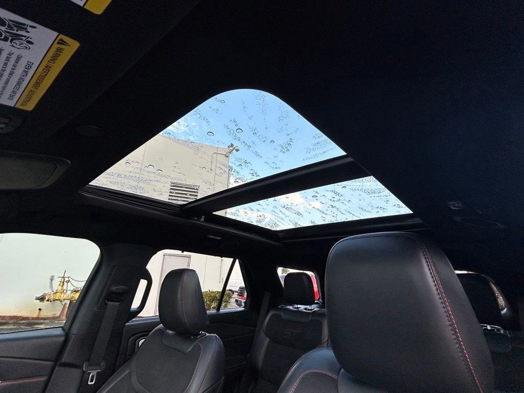 Certified 2025 Ford Explorer ST AWD/4WD image 12