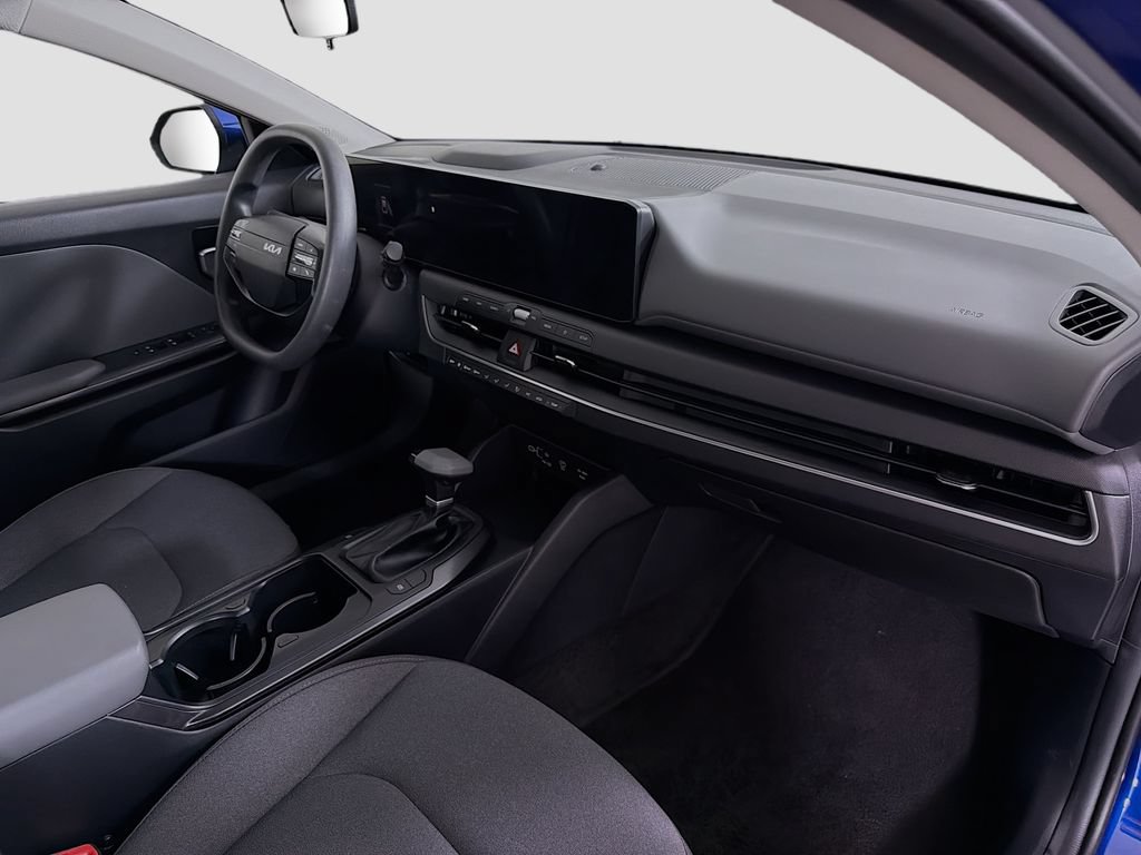 Used 2025 Kia K4 FWD image 30