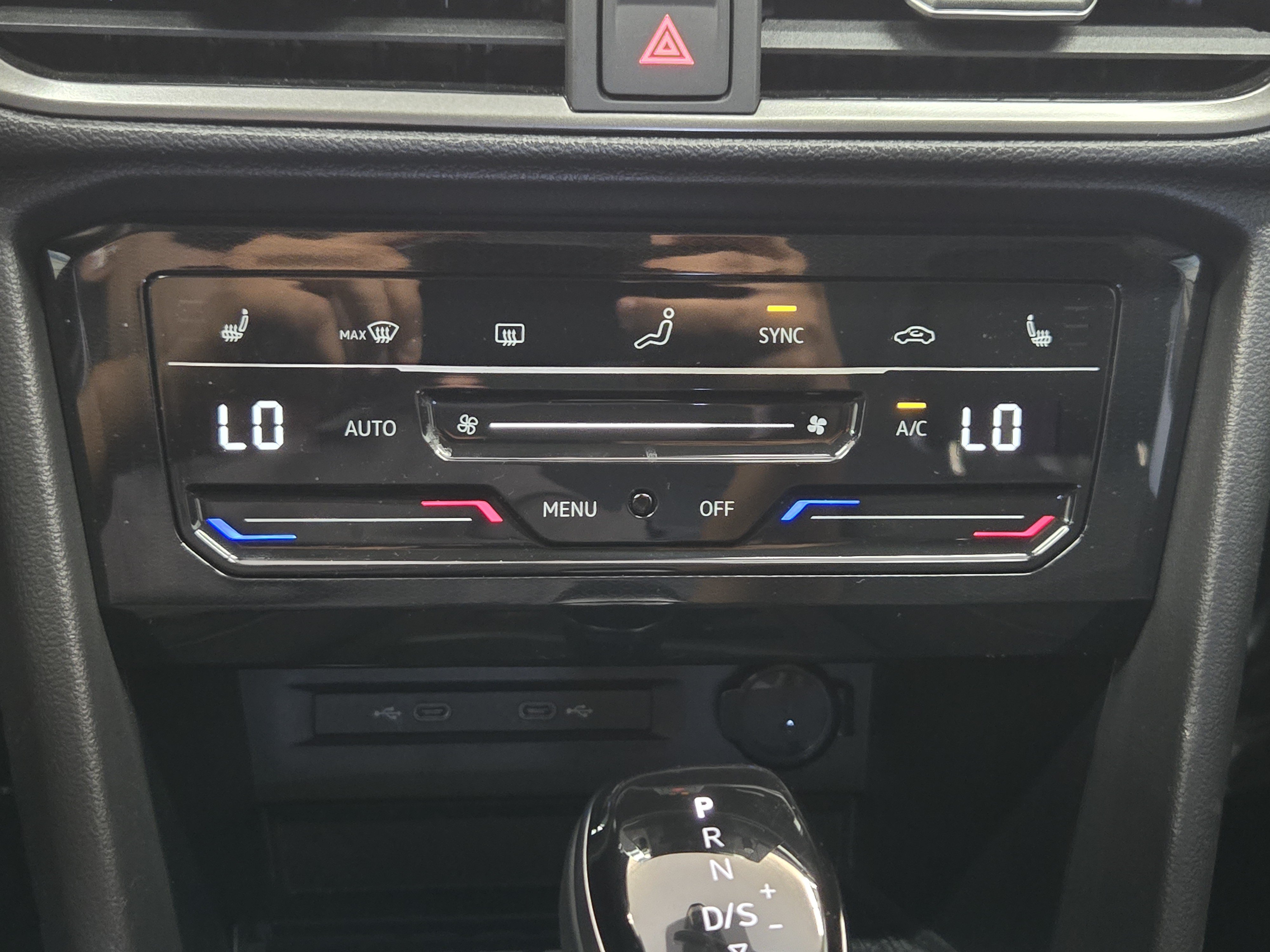 Used 2025 Volkswagen Taos SE FWD image 21