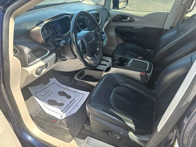 Used 2018 Chrysler Pacifica Touring-L Plus w/ Tire & Wheel Group FWD image 6