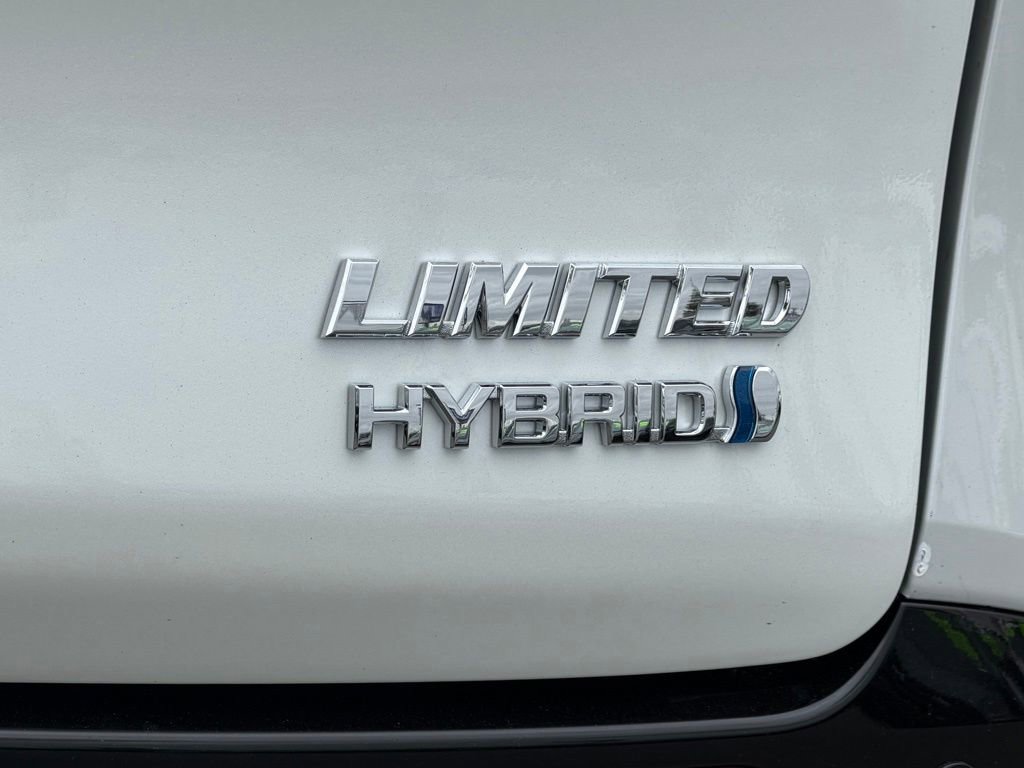 Used 2024 Toyota Sienna Limited FWD image 17