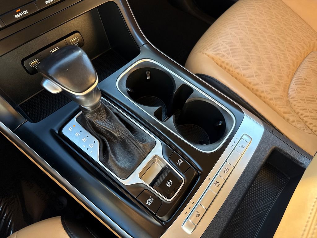 Used 2022 Kia Carnival LX image 24