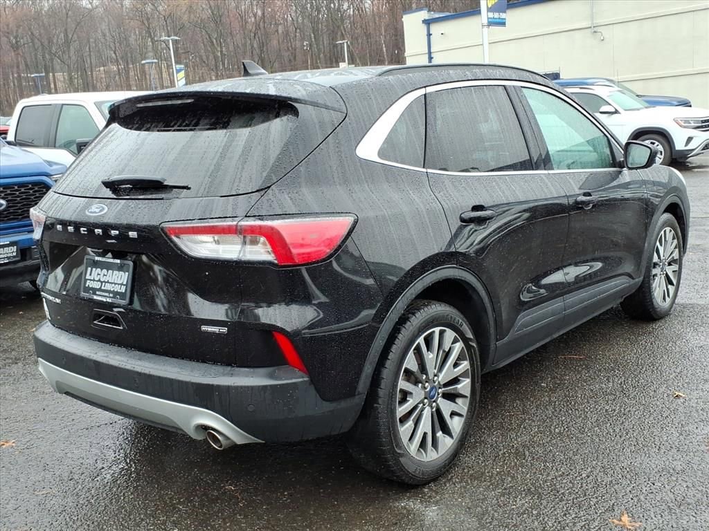 Certified 2022 Ford Escape Titanium image 6