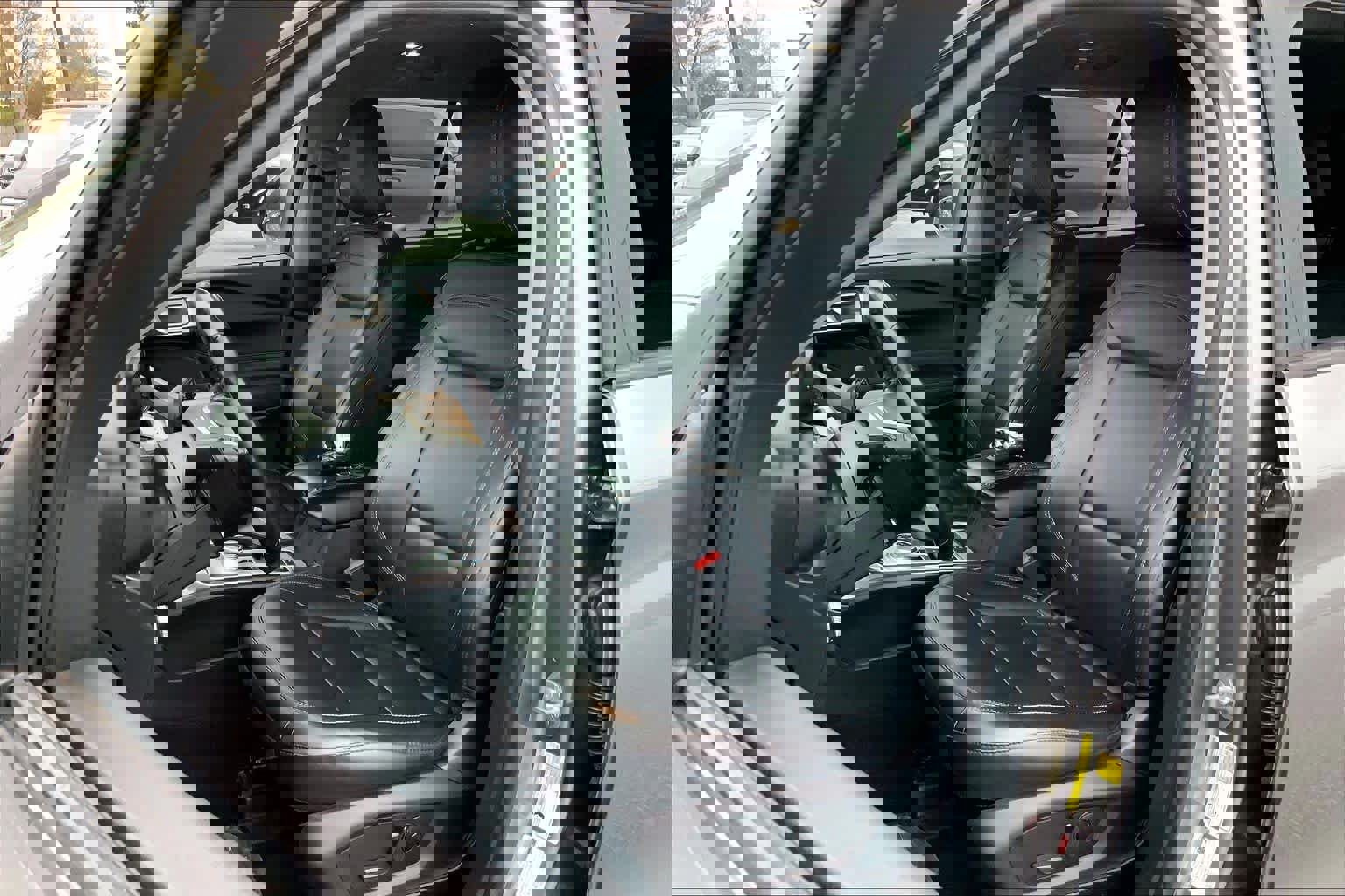 Certified 2022 Ford Explorer XLT w/ Equipment Group 202A image 7